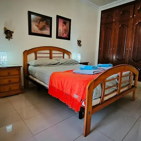 La Perla Ocean View Apartment *